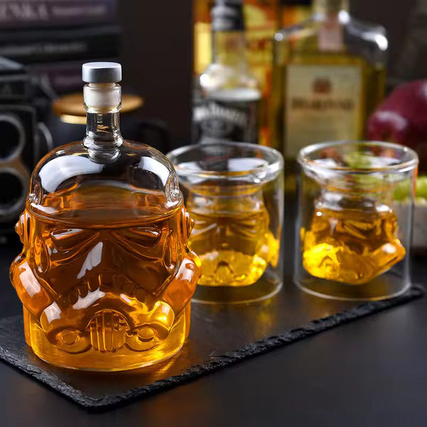 Sæt med whiskyflaske og glas